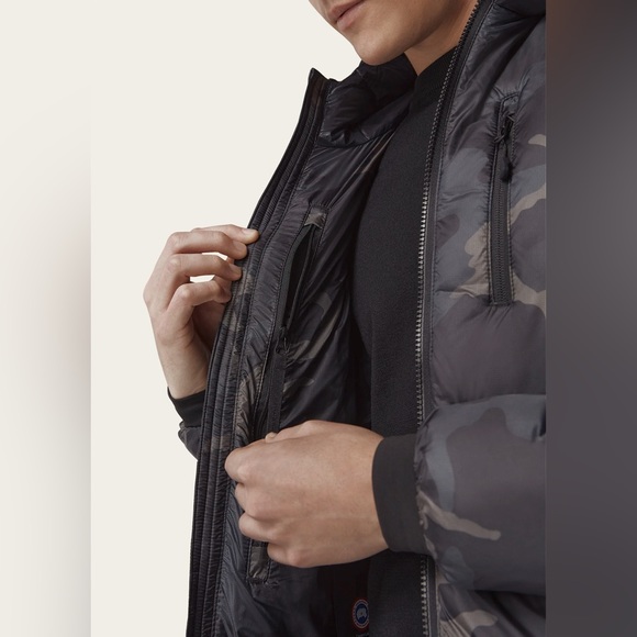 Men’s Canada Goose Lodge Camo Puffer Hooded Jacket - Picture 3 of 8